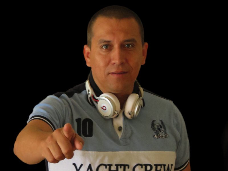 DJ OMAR Performance