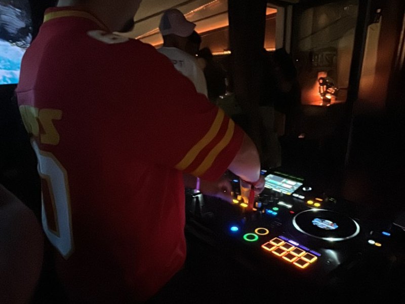 DJ GianniBoy  Performance